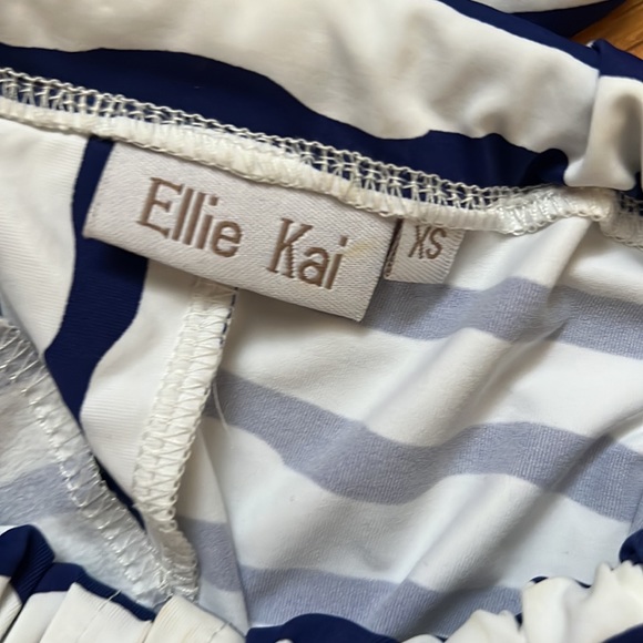 Ellie Kai XS halter top blue/white wave design - Picture 3 of 4